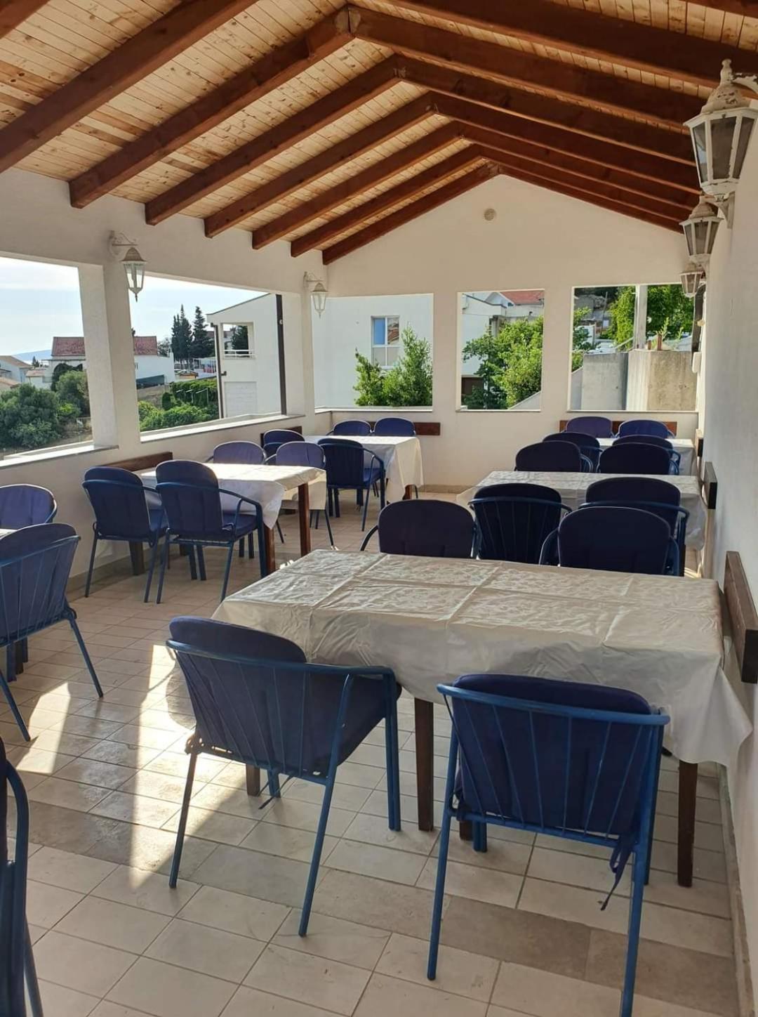 Vila Lidus Brist Extérieur photo